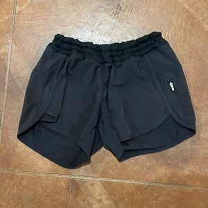 Lululemon hotty hot short 2.5”